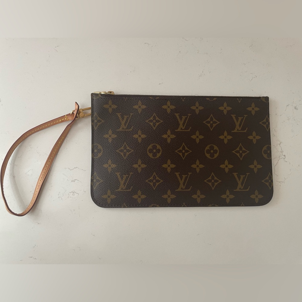 Authentic LV Neverfull pouch. Clean inside no rips or tears. Barely used.